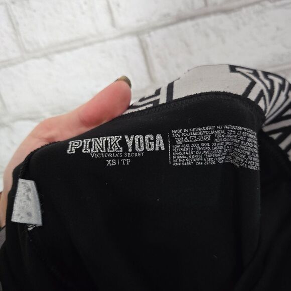 PINK Victoria's Secret yoga leggings - Picture 11 of 11